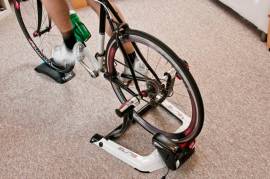 What’s the difference between cycling on a turbo trainer and rollers?