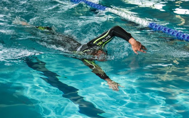 What’s the correct head position in front crawl?