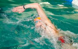Should I swim front crawl with straight arms, or ones bent at the elbow?