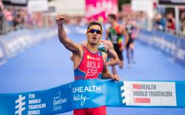 Mario Mola sprints to WTS gold in Hyde Park