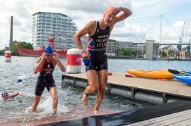 Mark Buckingham and Emma Pallant take elite gold at London Triathlon