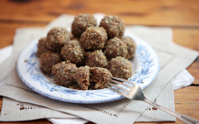 Homemade vegan energy balls