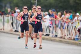 Gwen Jorgensen retains title in Chicago