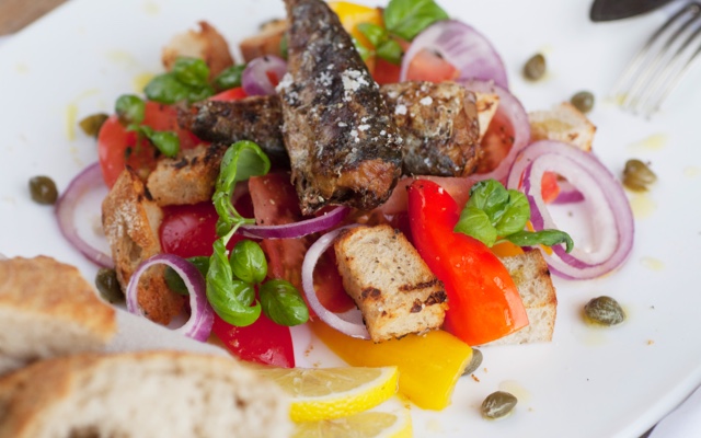 20 minute recipe: panzanella salad with sardines
