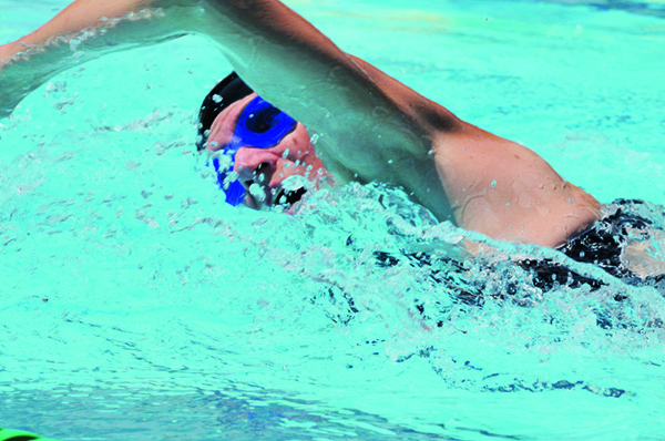 Trickle breathing versus explosive breathing in front crawl