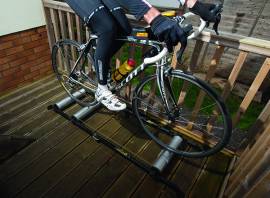 Cycling on rollers: how to do it and their training benefits