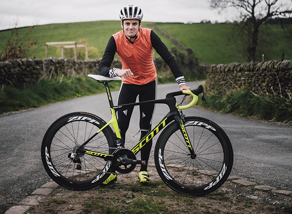 Up close with Jonny Brownlee s bike the Scott Foil 220 Triathlon