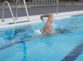 Is there a difference between front crawl and freestyle?