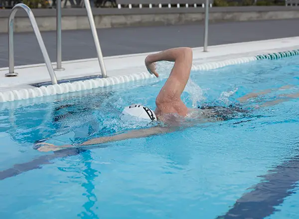 Is there a difference between front crawl and freestyle?