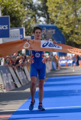 Jonny Brownlee wins world sprint champs
