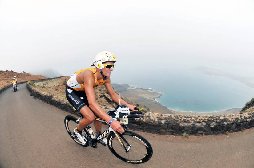 Commerzbank Triathlon Team helps Japan