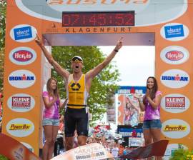 Vanhoenacker smashes world record
