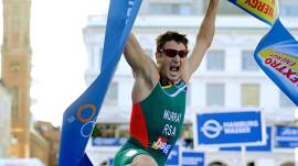 Murray edges Gomez to win Hamburg