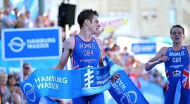 Video: Jonny Brownlee edges Alistair in Hamburg