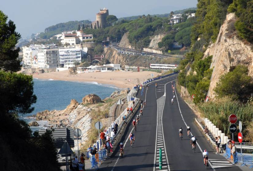 UK lecturer trains newbies for long-distance triathlon