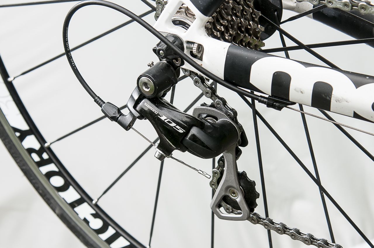 The groupset on Moda's Sharp Carbon tri bike is a mix of Shimano 105, Dura-Ace and Ultegra