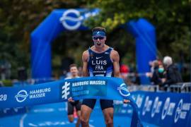 Luis retains world title with victory in Hamburg