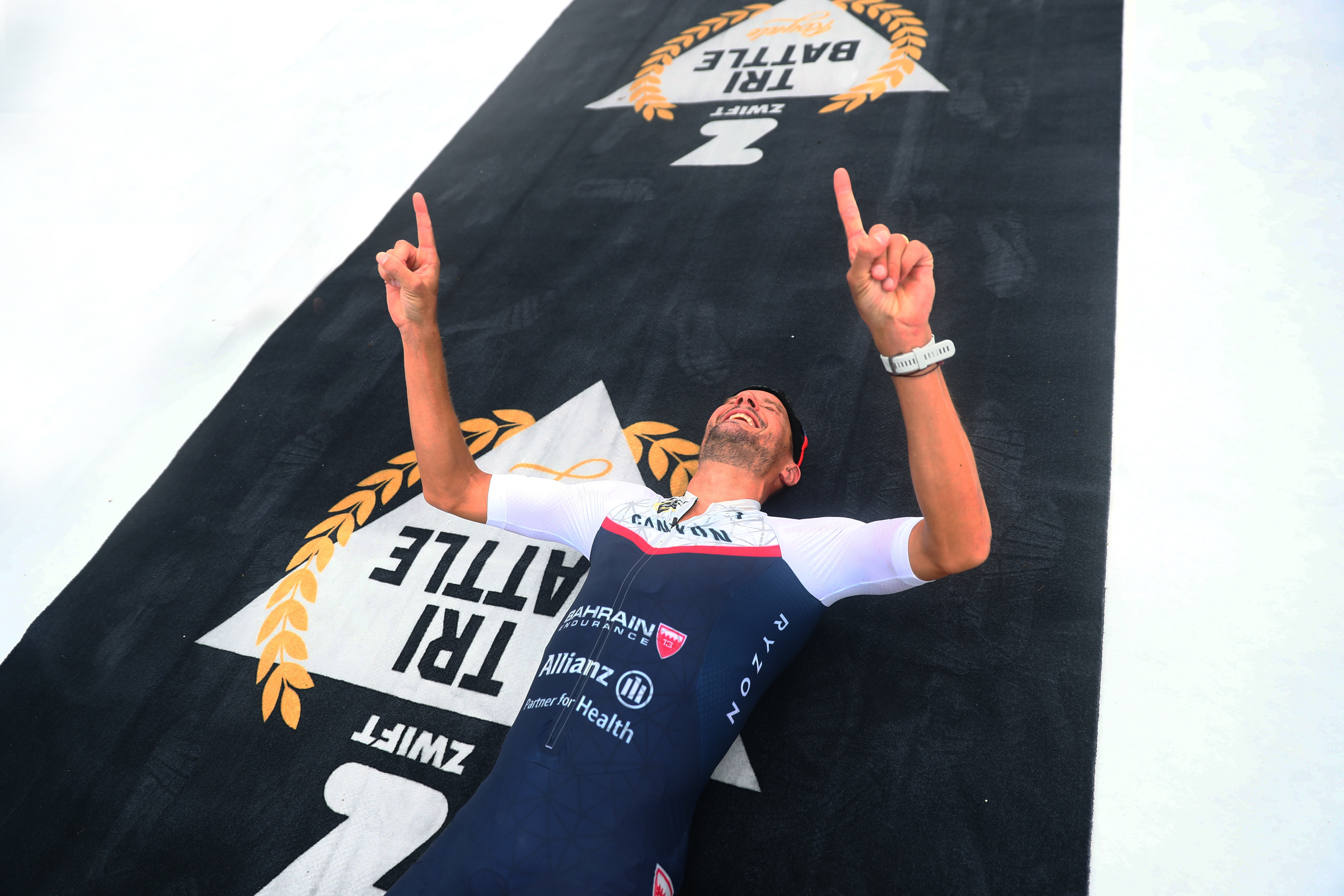 The moment an exhausted Jan realises he's smashed his own world record. 