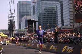 Super League Triathlon: Hayden Wilde wins in London as Jonny Brownlee finishes third