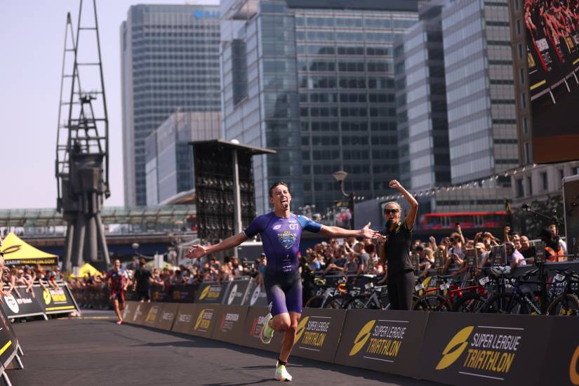 Super League Triathlon: Hayden Wilde wins in London as Jonny Brownlee finishes third