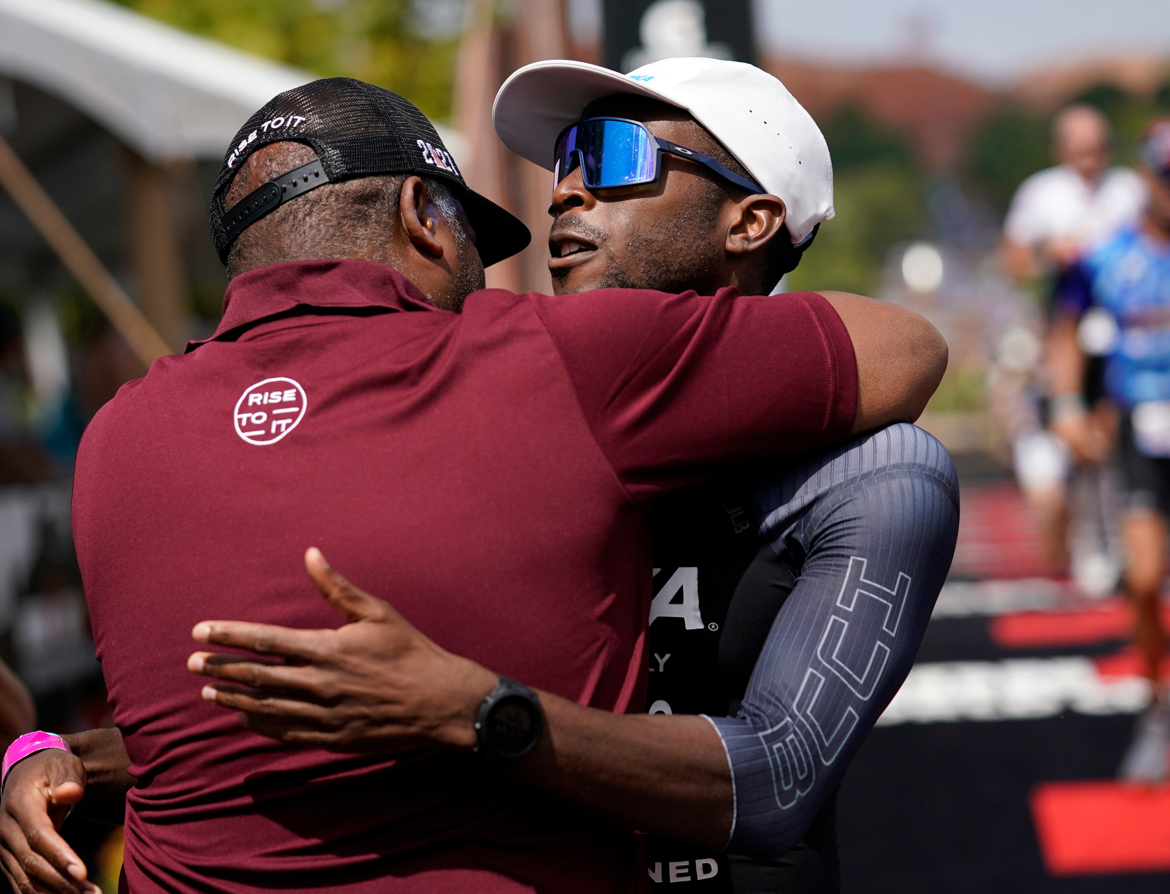 IRONMAN 70.3 World Championship ST GEORGE, UTAH - SEPTEMBER 18: Sam Holness of England hugs his parents after finishing the Men's running leg during the IRONMAN 70.3 World Championship on September 18, 2021 in St George, Utah. (Photo by Patrick McDermott/Getty Images for IRONMAN)