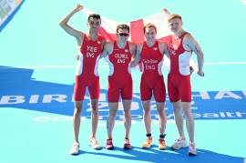 Commonwealth Games mixed relay triathlon: England dominate to win gold