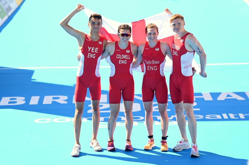 Commonwealth Games mixed relay triathlon: England dominate to win gold