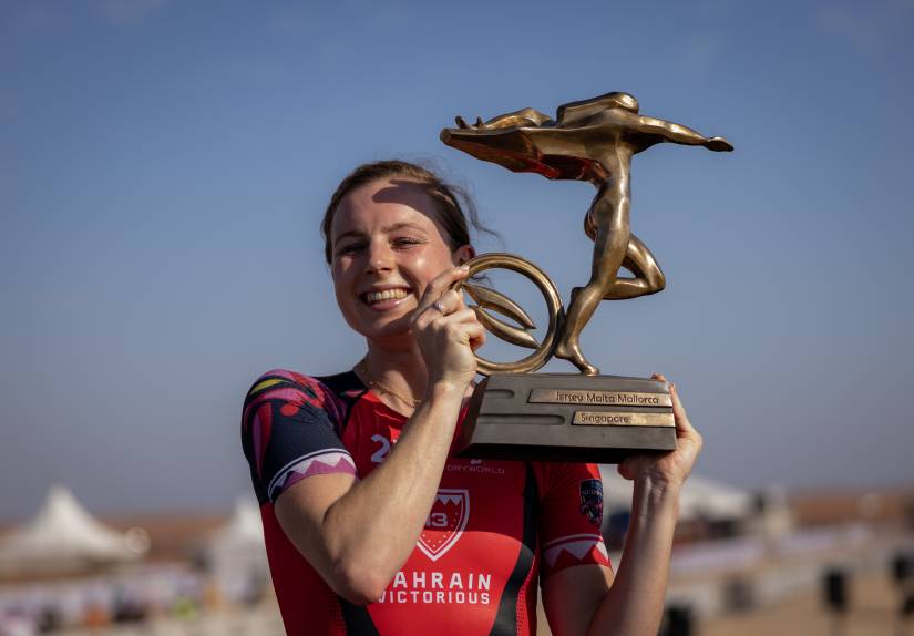 Georgia Taylor-Brown wins back-to-back Super League Triathlon titles