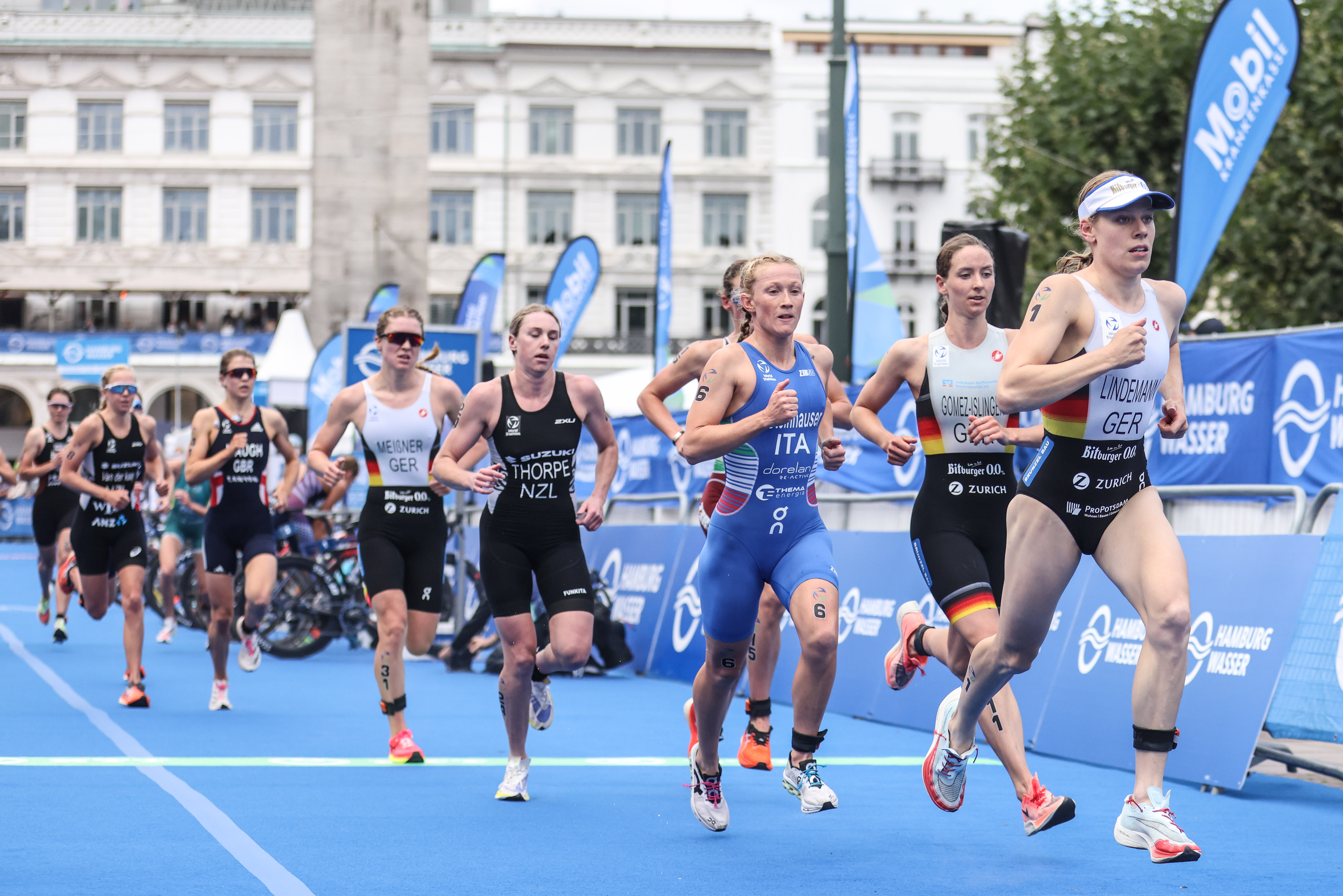 how-old-is-laura-lindeman laura lindemann competes on run leg of 2021 hamburg wtcs