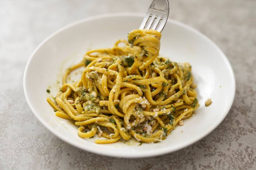 Linguine with avocado pesto