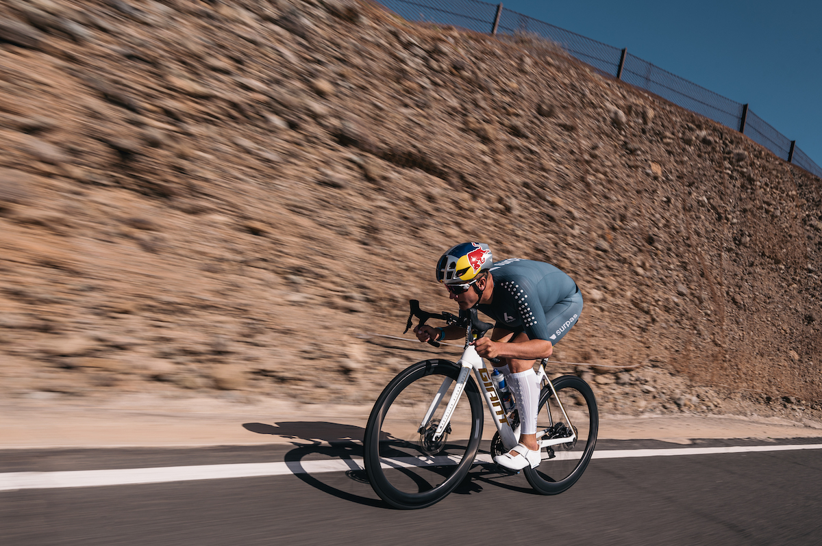 blummenfelt-surpas-tri-suit-gran-canaria-Daniel-Vazquez Kristian Blummenfelt riding in the Insane tri-suit