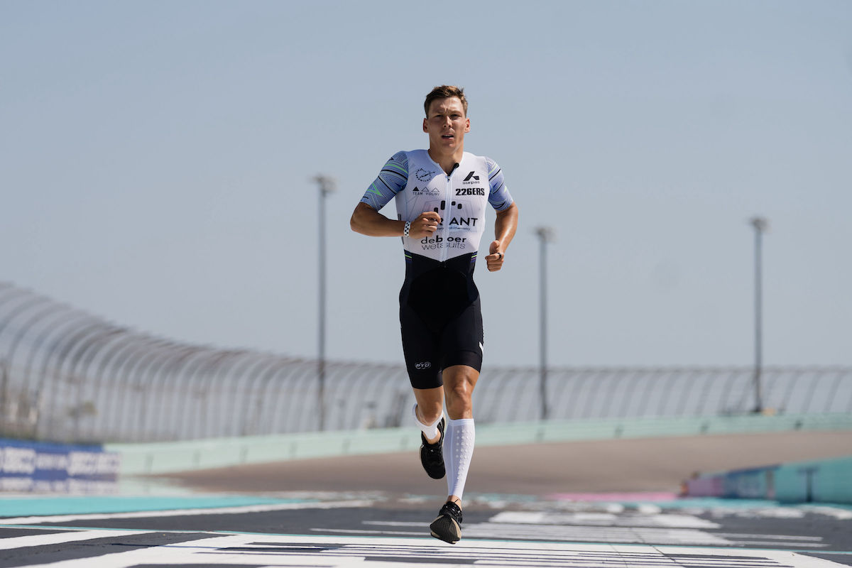 Clash Miami Athlete wearing the Surpas Pursue tri-suit