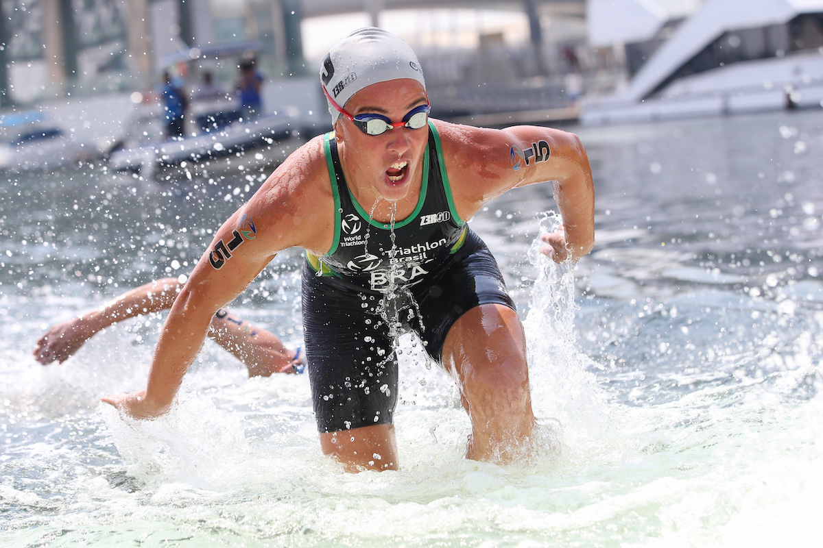 vittoria-lopes-abu-dhabi-2023-wagner Vittoria Lopes exits the swim leg in second place at the 2023 WTCS Abu Dhabi race