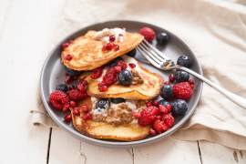 Protein pancakes with berries