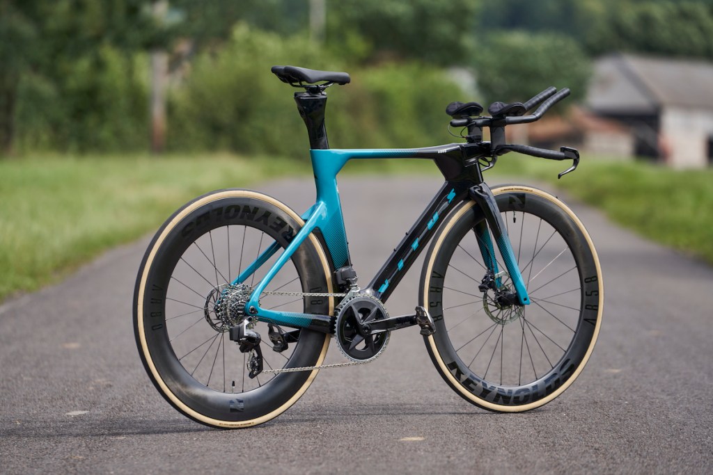 Vitus Auro Disc Rival AXS triathlon bike
