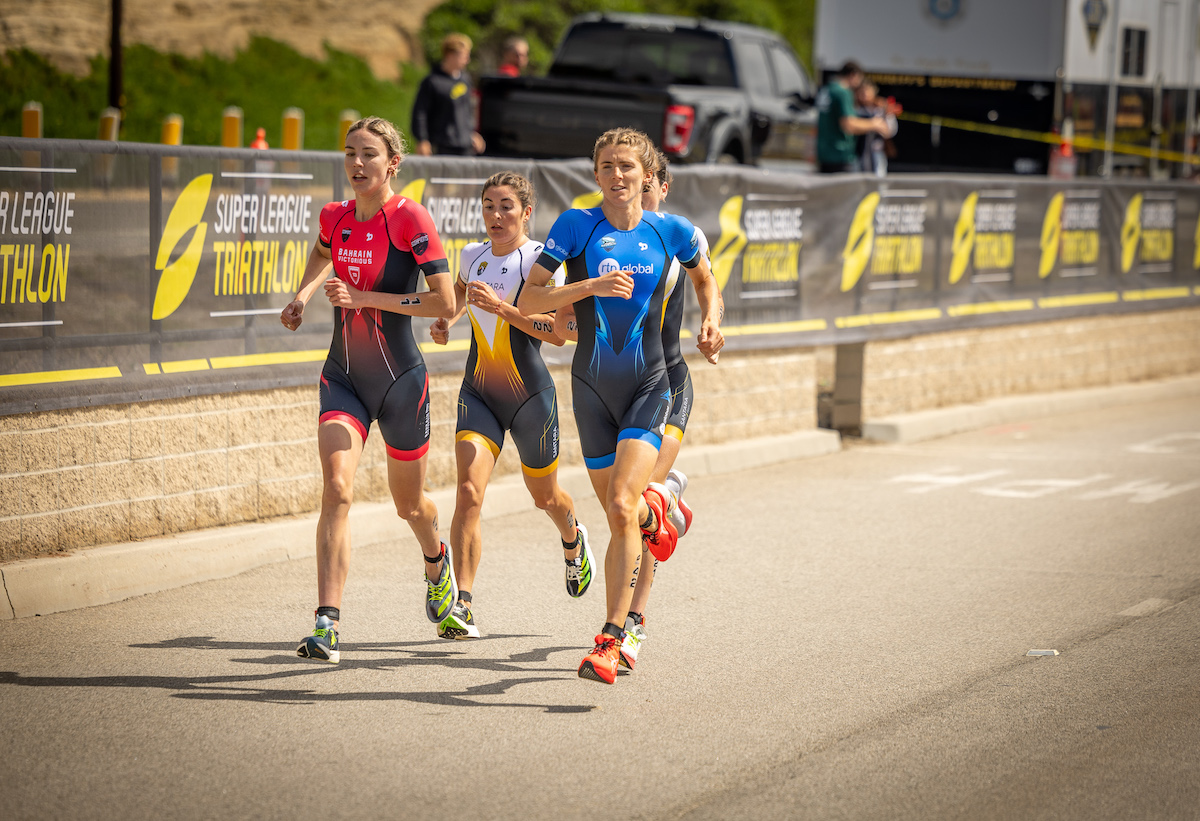 Cassandre Beaugrand and Beth Potter racing Super League Triathlon Malibu