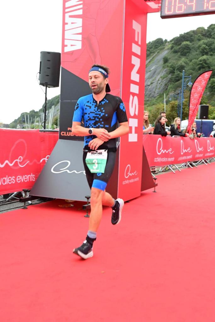 Matt Baird completing the 2023 Mumbles Triathlon
