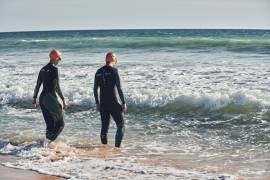 Sleeved versus sleeveless wetsuits for triathlon: which is best?