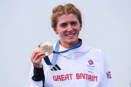 Paris triathlon: Beth Potter “super happy” with battling bronze