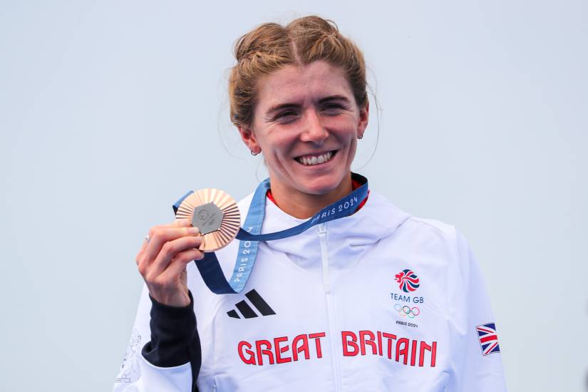 Paris triathlon: Beth Potter “super happy” with battling bronze