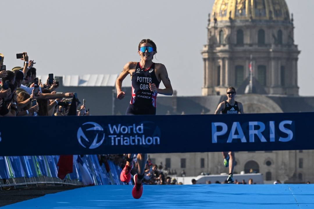 GB triathlete Beth Potter wins the Paris Olympics triathlon test event in 2023
