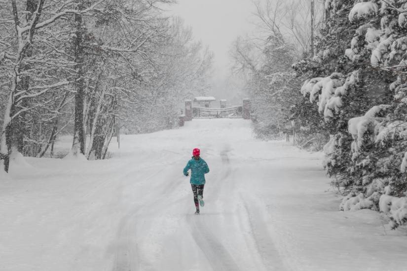 What to wear to keep warm and safe during winter runs