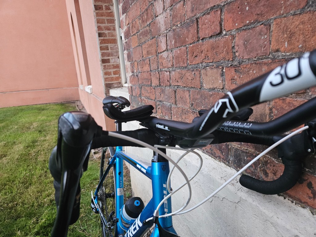 Head-on view of clip-on aerobars mounted to blue road bike