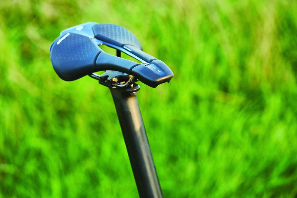 Saddle mounted to d-shaped seat post