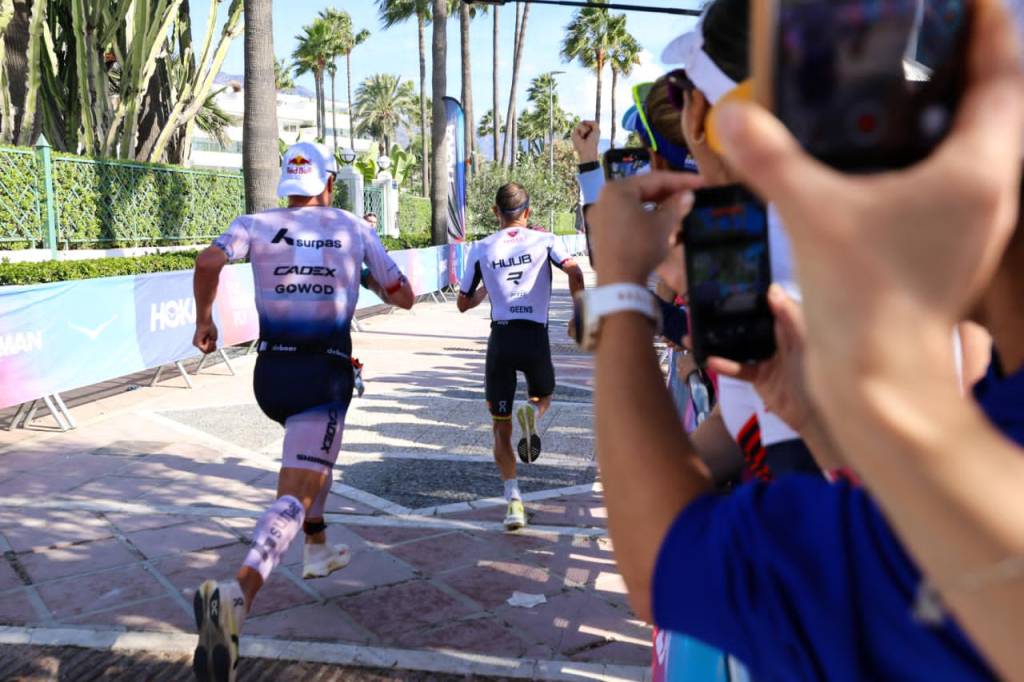 Jelle Geens and Kristian Blummenfelt on the charge in the final 1km. Pic credit: Ryan Sosna-Bowd
