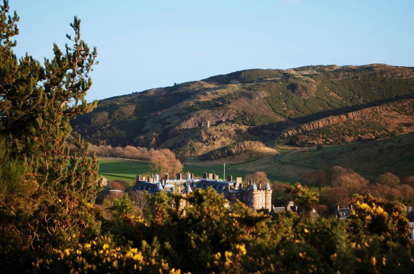 What it’s like to ring in Hogmany along Edinburgh’s historic roads, triathlon-style