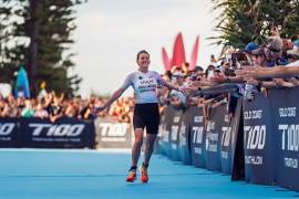 Jessica Fullagar finishes second on T100 debut riding borrowed bike behind sensational Taylor Knibb at Gold Coast series opener