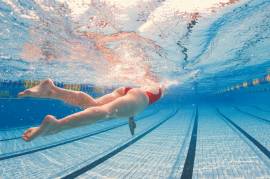 Six ways to solve sinky legs and improve your swim kick, according to a technique expert 