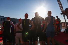Scorching performances from GBR’s Harry Palmer and Lizzie Rayner as they win a non-wetsuit Ironman 70.3 Swansea race