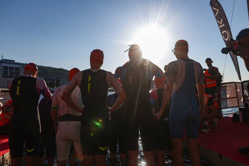 Scorching performances from GBR’s Harry Palmer and Lizzie Rayner as they win a non-wetsuit Ironman 70.3 Swansea race